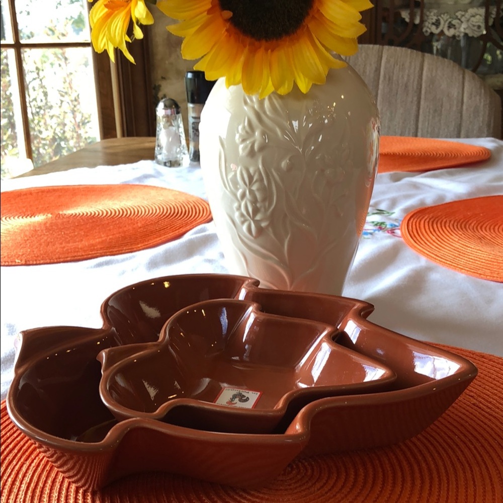 Cerutil Stoneware Leaf Dishes - Picture 6 of 11